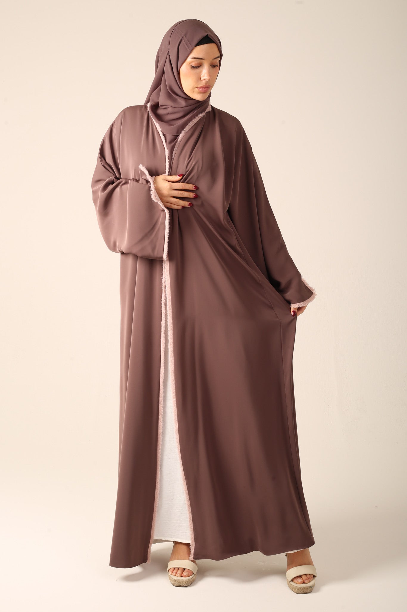 Frayed Elegance Reversible Abaya - Mocha