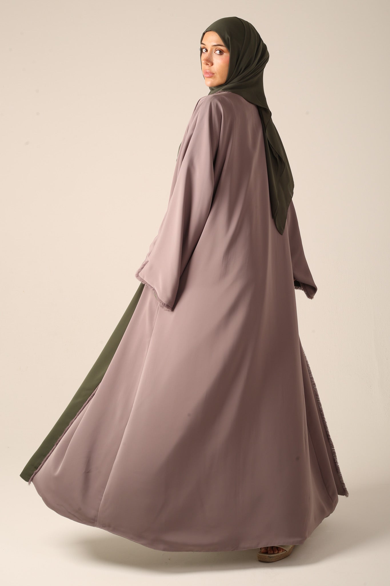 Frayed Elegance Reversible Abaya - Green
