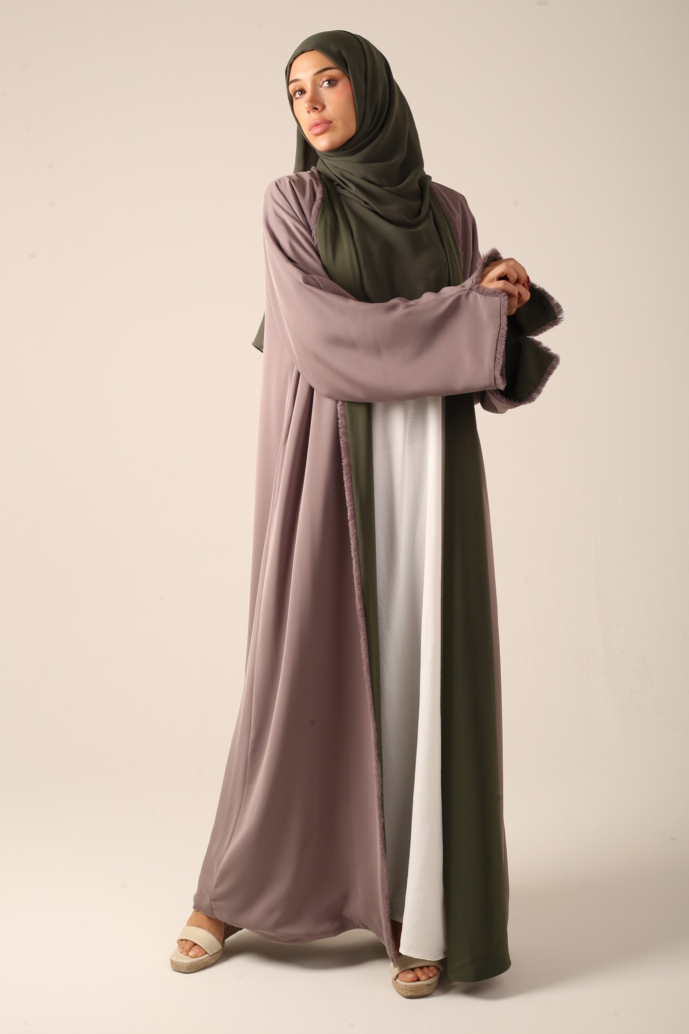 Frayed Elegance Reversible Abaya - Green